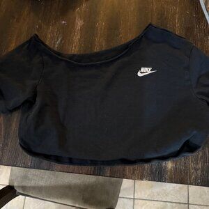 Cropped Nike Tee
